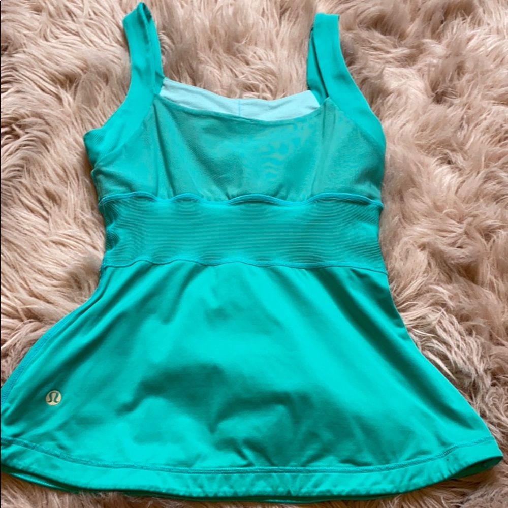 Lululemon top size 6